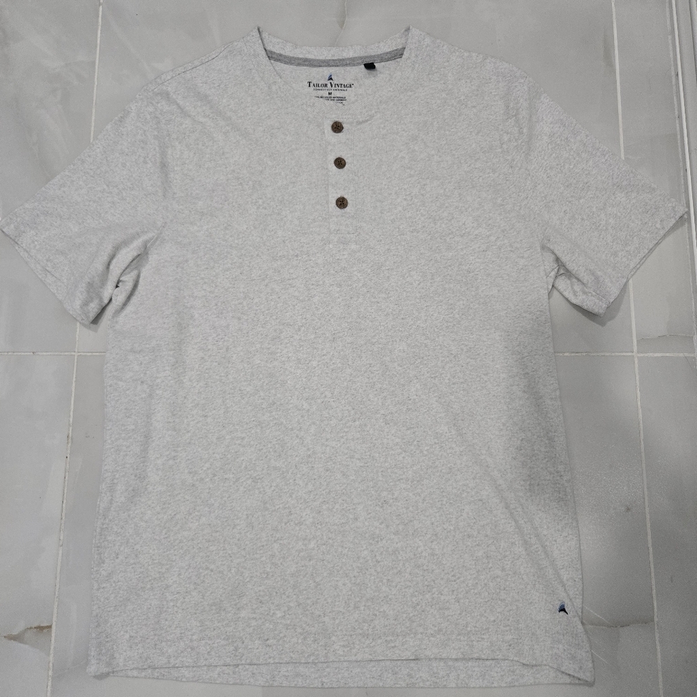 🔥4/$20 (Bundle with other 4/$20) Tailor Vintage T Shirt W/Buttons Sz Mens Med